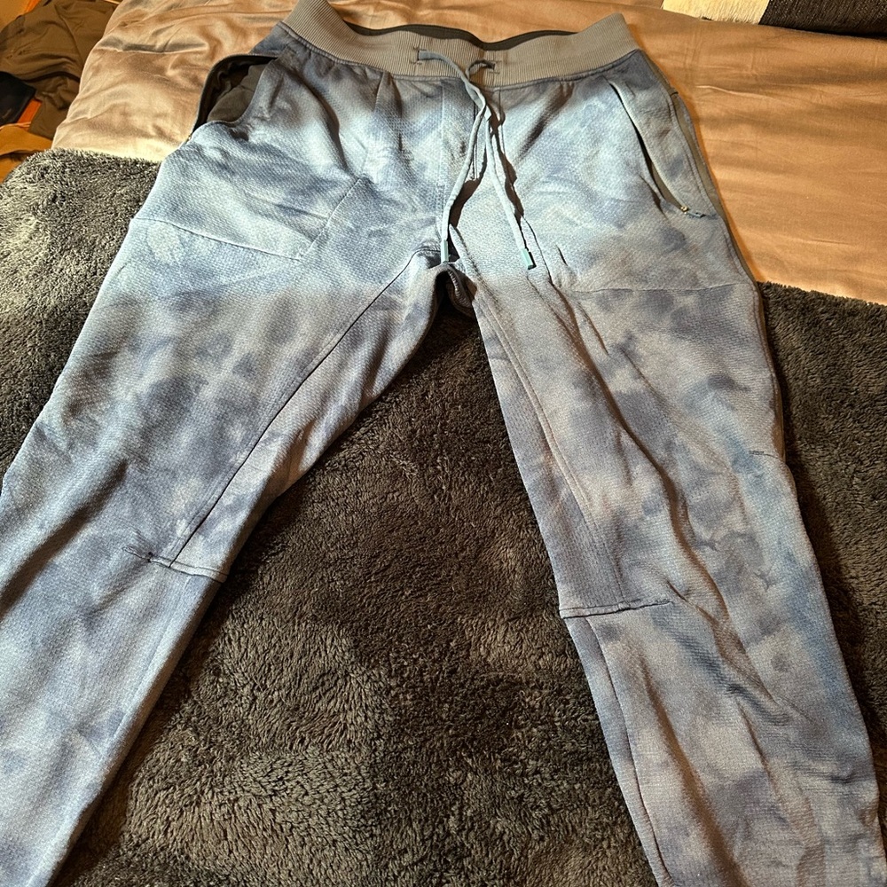 Lululemon Blue jogger running workout
